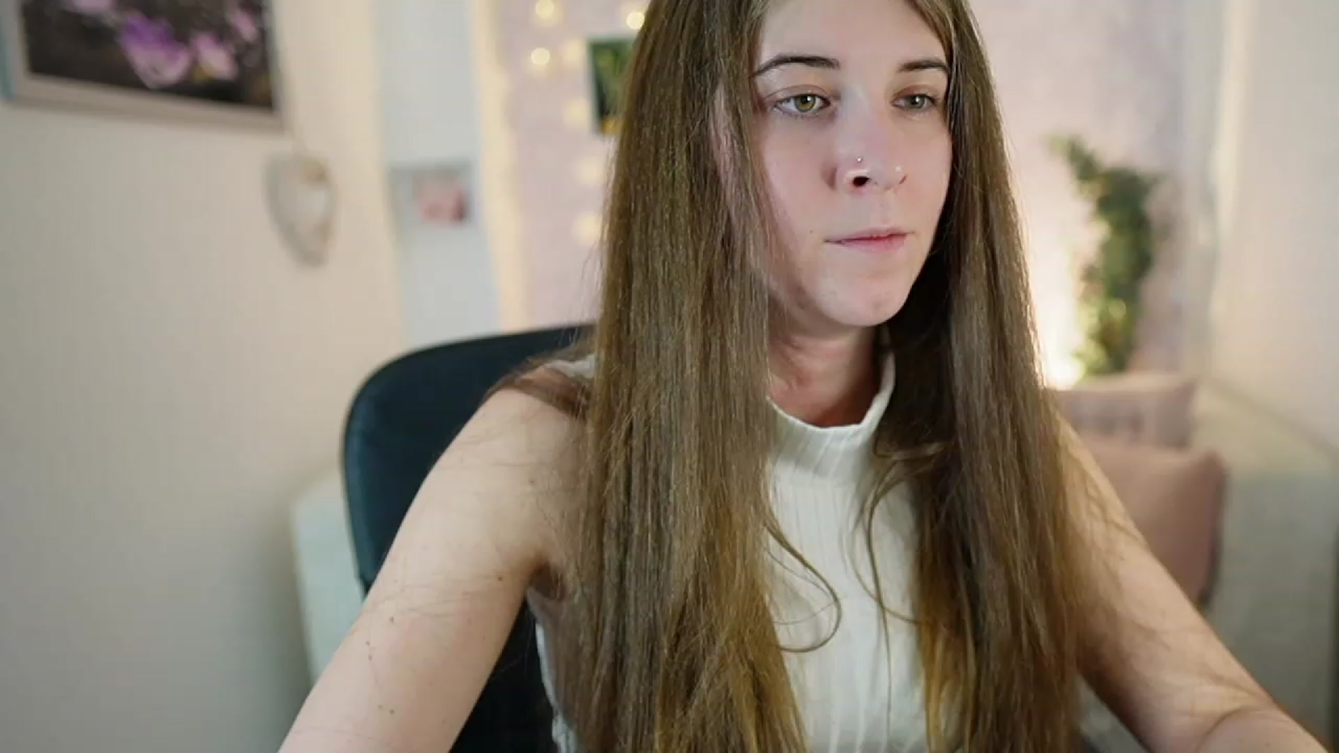 Gallery image thumbnail from Haley_Reed18's myfreecams stream on, 12/29/2023, 22:32 image 5 of 20