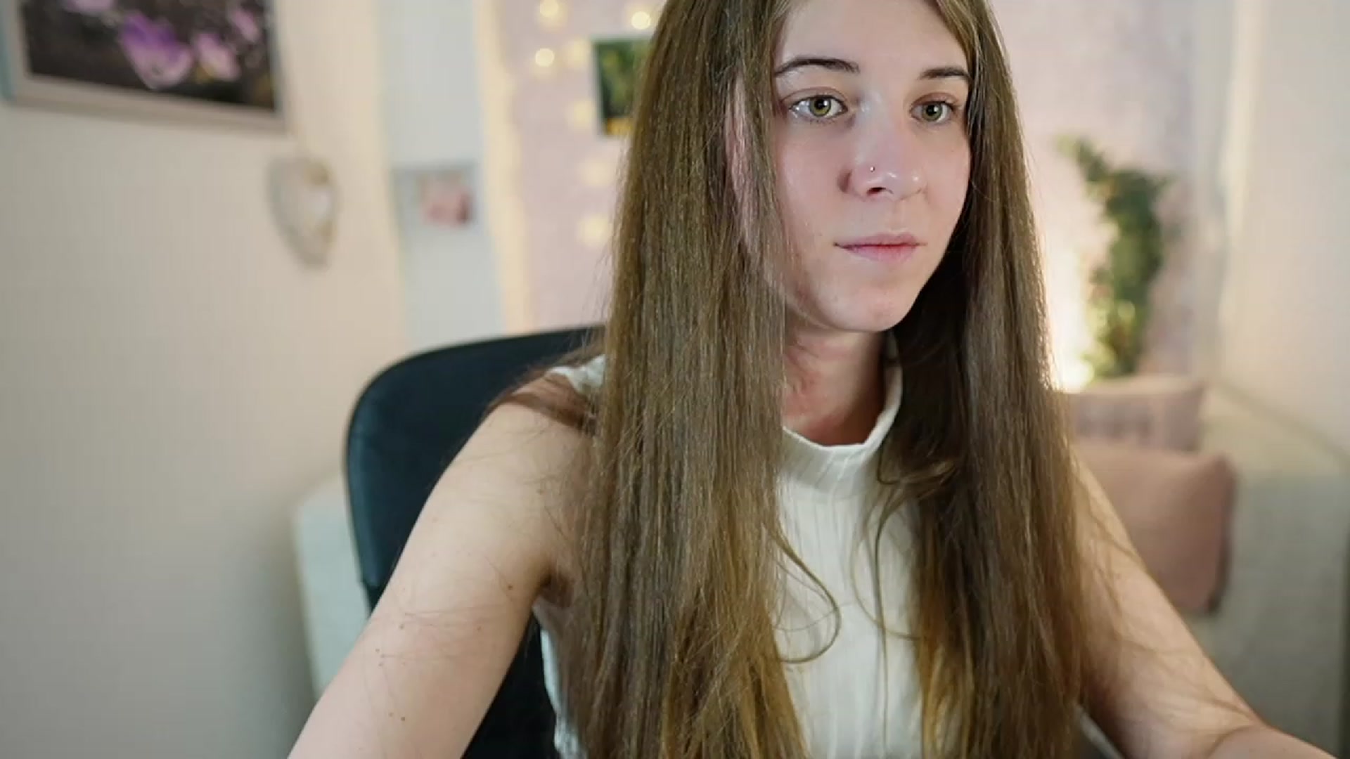 Gallery image thumbnail from Haley_Reed18's myfreecams stream on, 12/29/2023, 22:32 image 6 of 20