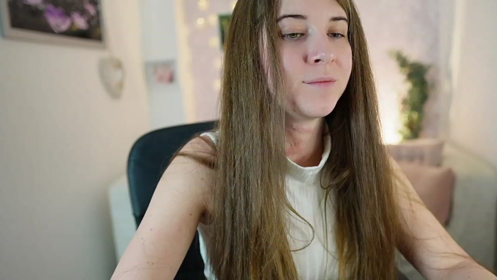 Gallery image thumbnail from Haley_Reed18's myfreecams stream on, 12/29/2023, 22:32 image 12 of 20