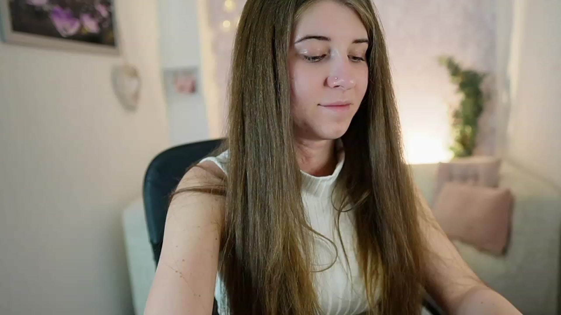 Gallery image thumbnail from Haley_Reed18's myfreecams stream on, 12/29/2023, 22:32 image 17 of 20