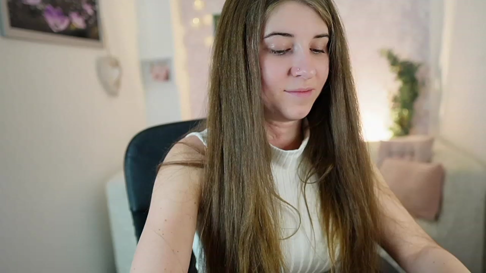 Gallery image thumbnail from Haley_Reed18's myfreecams stream on, 12/29/2023, 22:32 image 18 of 20