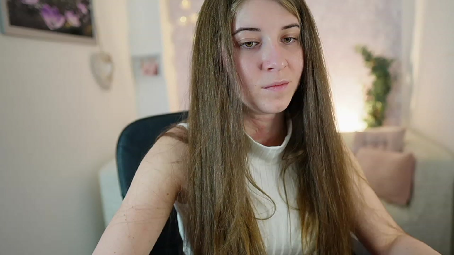 Gallery image thumbnail from Haley_Reed18's myfreecams stream on, 12/29/2023, 22:32 image 8 of 20