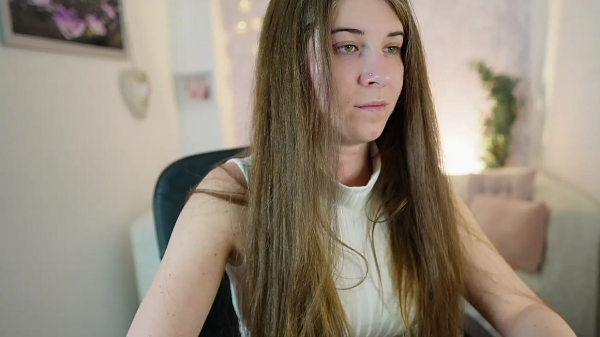 Gallery image thumbnail from Haley_Reed18's myfreecams stream on, 12/29/2023, 22:32 image 16 of 20