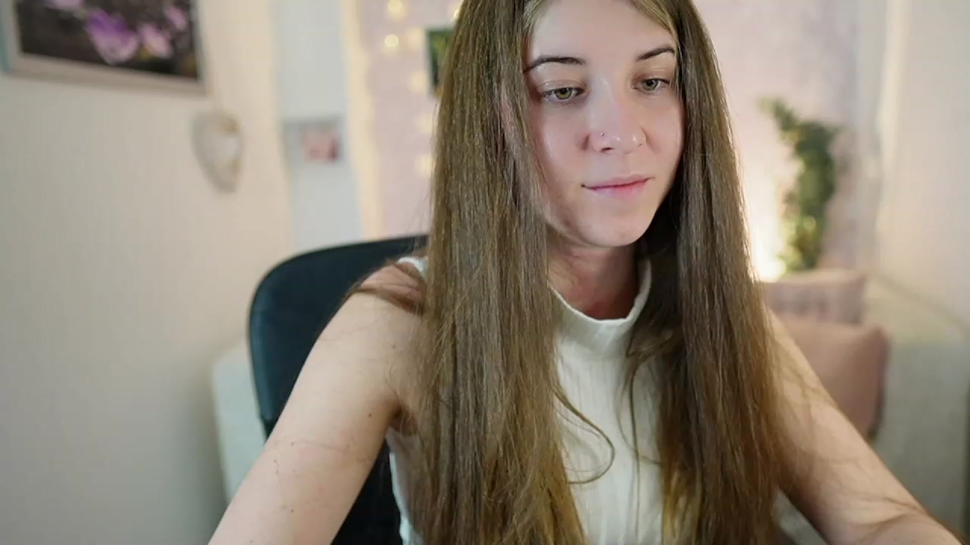 Gallery image thumbnail from Haley_Reed18's myfreecams stream on, 12/29/2023, 22:32 image 10 of 20