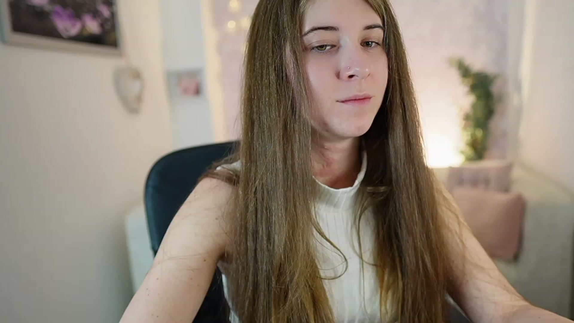 Gallery image thumbnail from Haley_Reed18's myfreecams stream on, 12/29/2023, 22:32 image 4 of 20