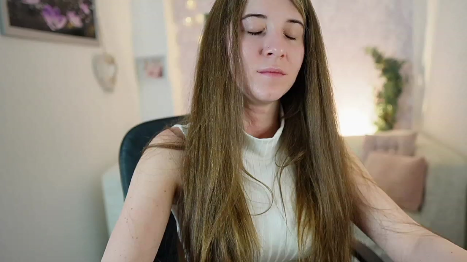 Gallery image thumbnail from Haley_Reed18's myfreecams stream on, 12/29/2023, 22:32 image 15 of 20