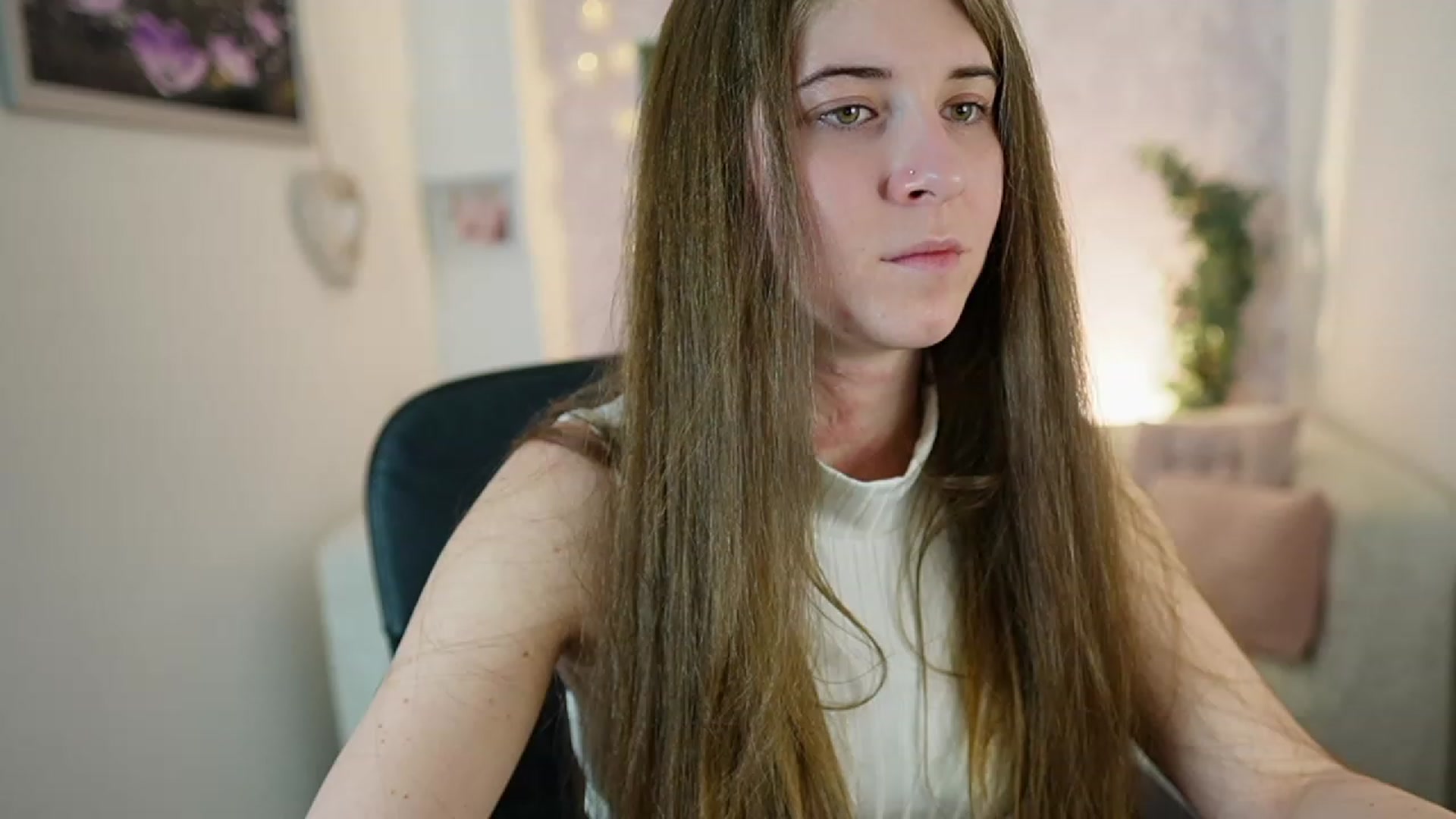 Gallery image thumbnail from Haley_Reed18's myfreecams stream on, 12/29/2023, 22:32 image 3 of 20