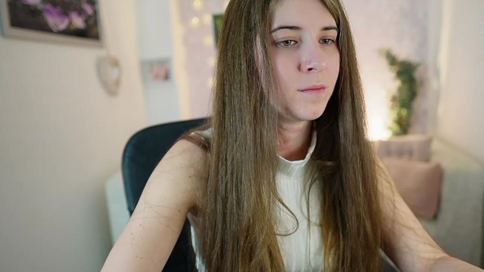 Gallery image thumbnail from Haley_Reed18's myfreecams stream on, 12/29/2023, 22:32 image 2 of 20