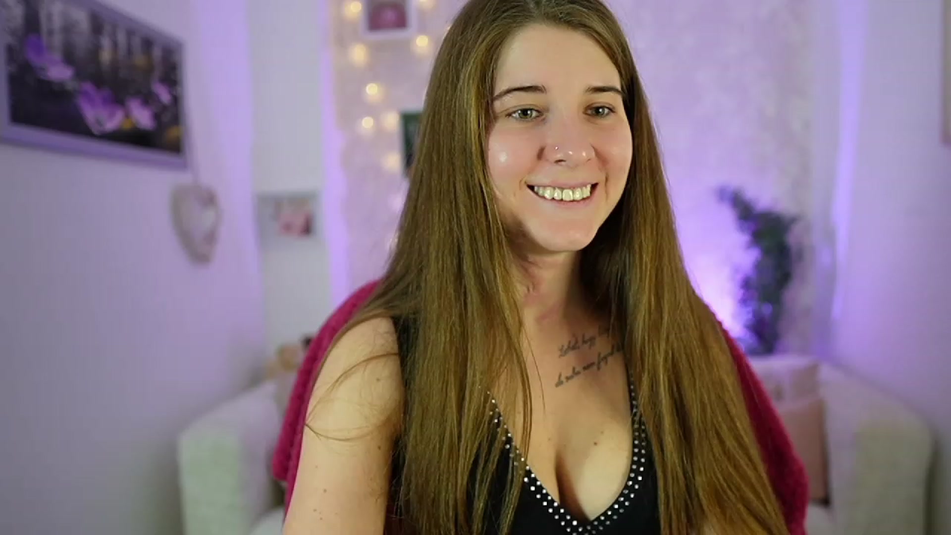 Gallery image thumbnail from Haley_Reed18's myfreecams stream on, 01/14/2024, 17:10 image 5 of 20