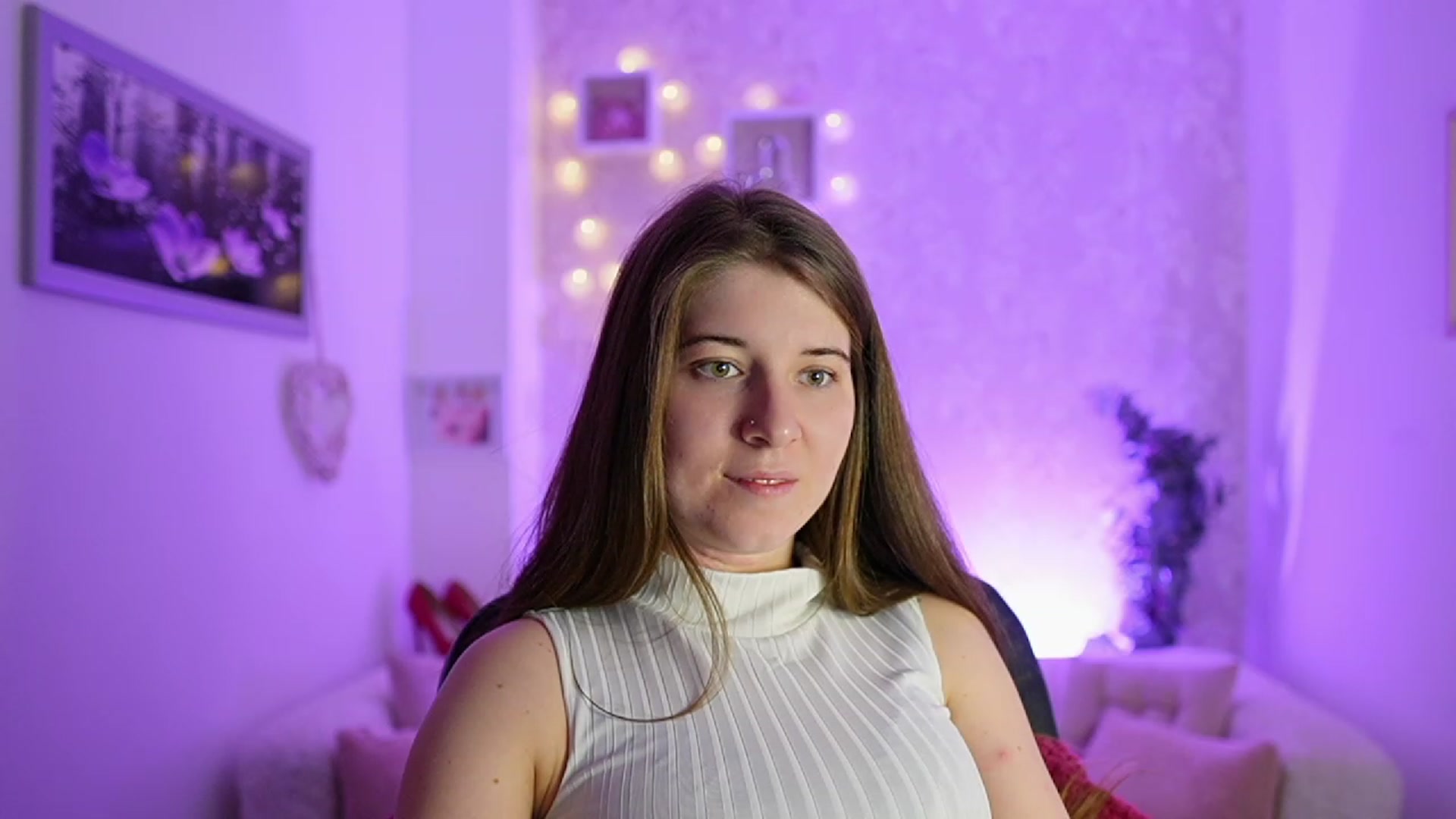 Gallery image thumbnail from Haley_Reed18's myfreecams stream on, 02/18/2024, 17:36 image 10 of 20