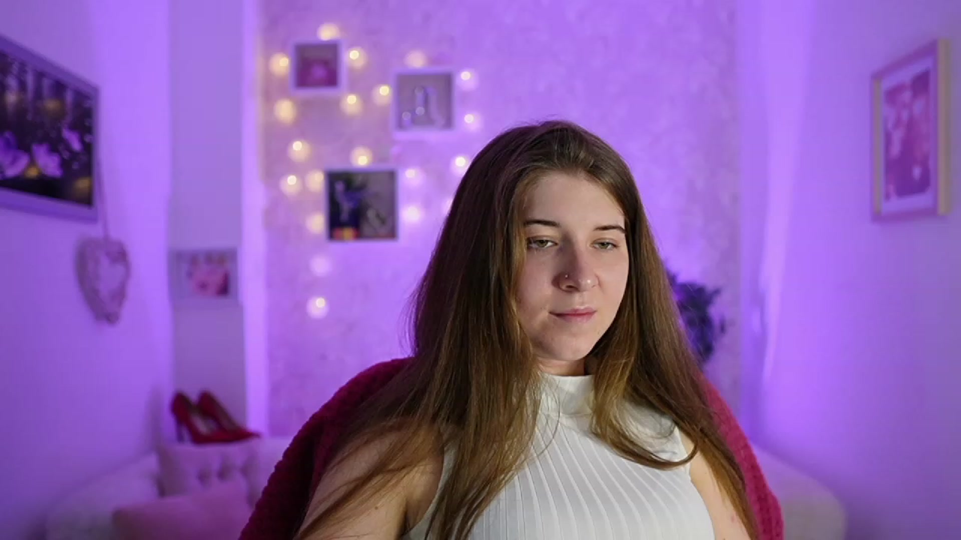 Gallery image thumbnail from Haley_Reed18's myfreecams stream on, 02/19/2024, 16:16 image 9 of 20