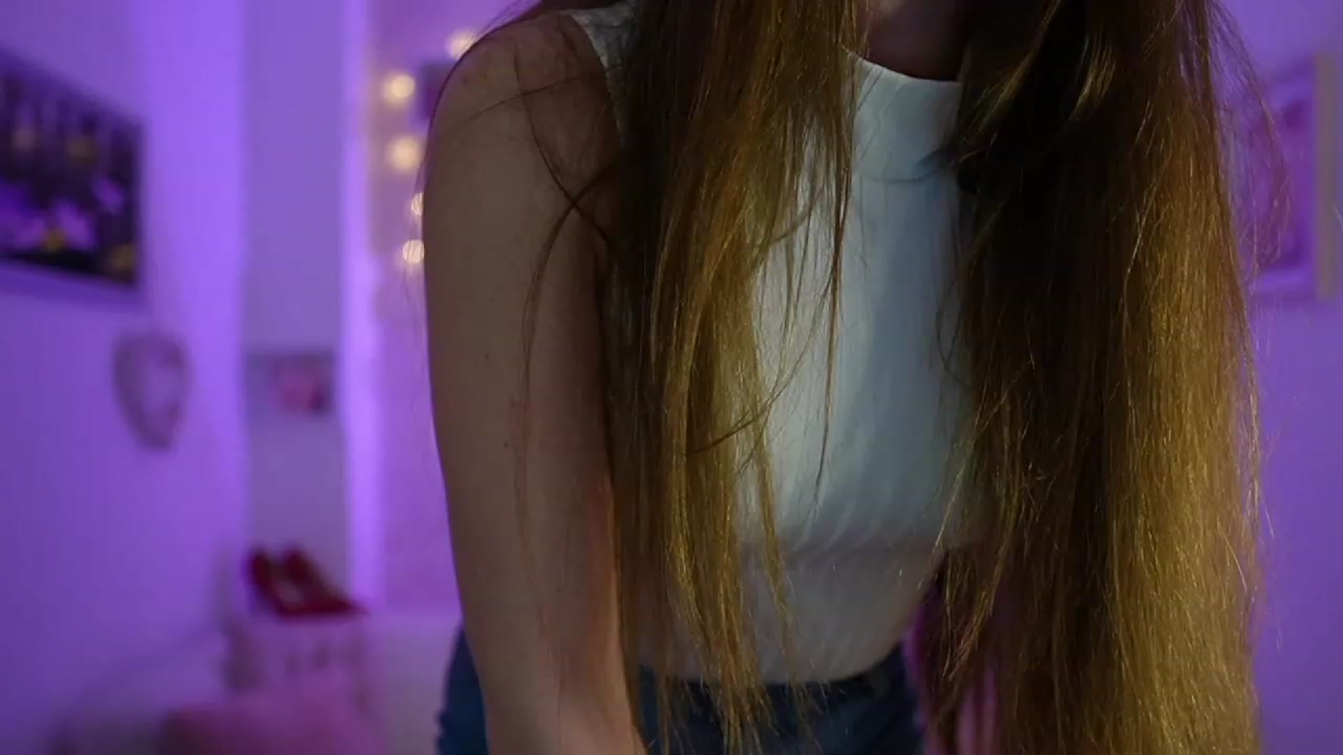 Gallery image thumbnail from Haley_Reed18's myfreecams stream on, 02/19/2024, 16:57 image 18 of 20