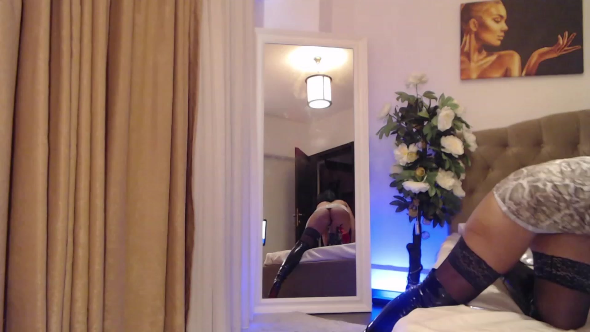 Gallery image thumbnail from Hallie_May's myfreecams stream on, 12/29/2022, 08:34 image 4 of 20