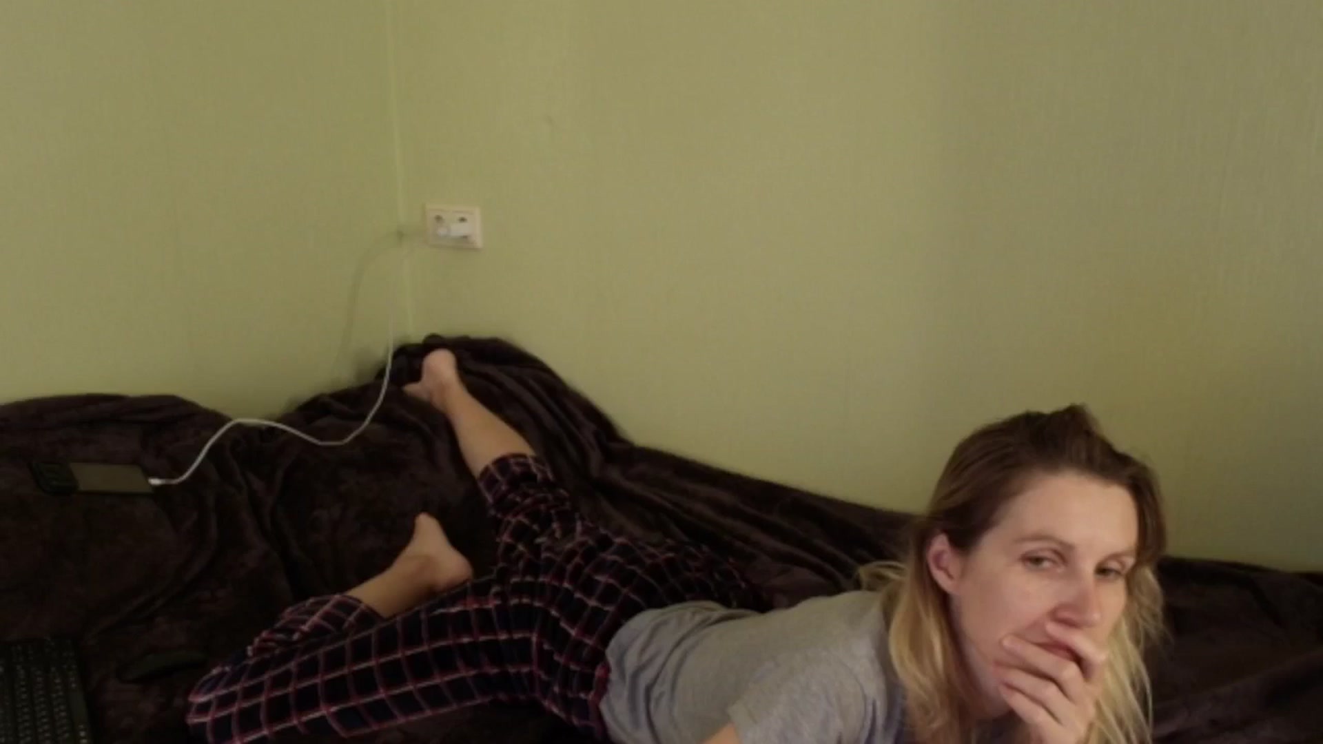 Gallery image thumbnail from HalynatheBest's myfreecams stream on, 11/01/2025, 21:21 image 4 of 20