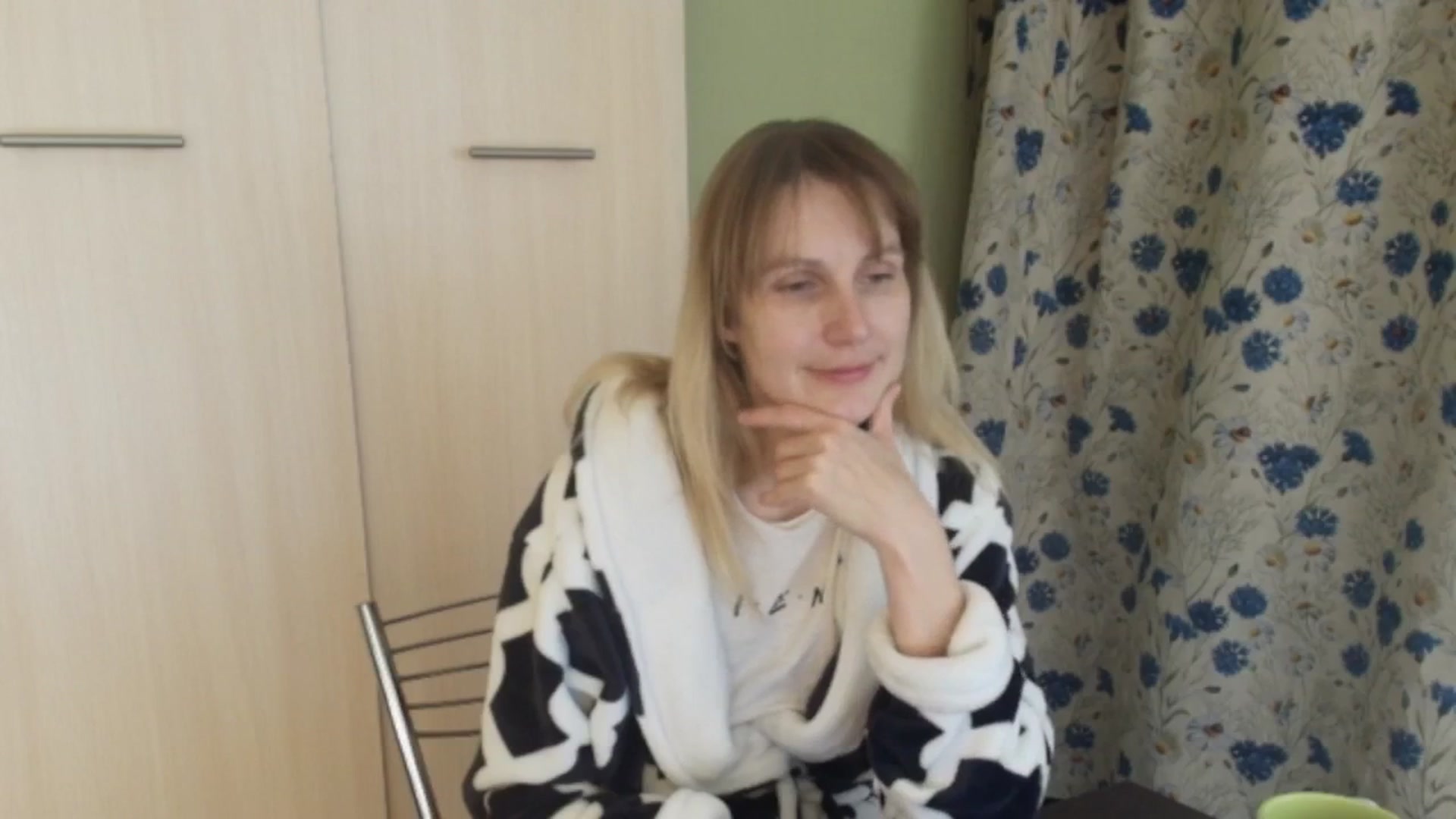 Gallery image thumbnail from HalynatheBest's myfreecams stream on, 02/06/2026, 21:01 image 4 of 20