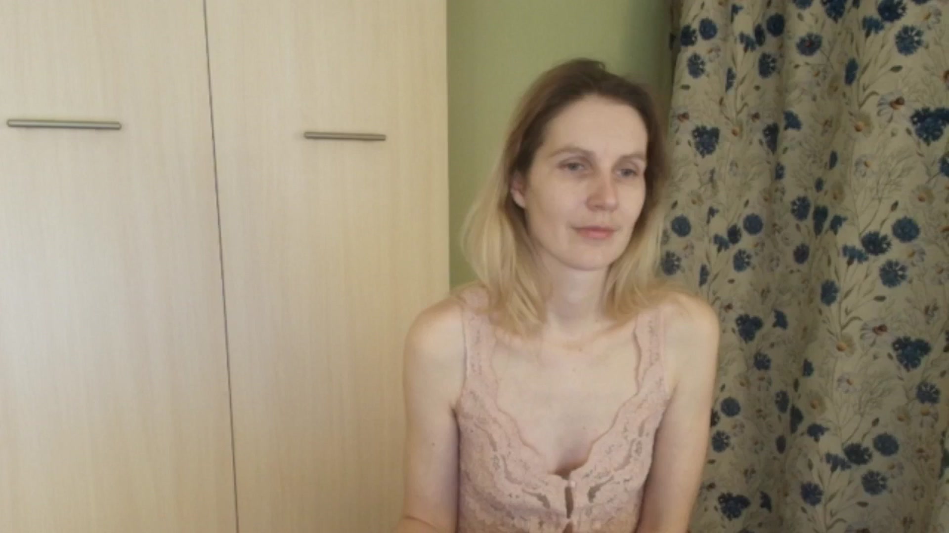 Gallery image thumbnail from HalynatheBest's myfreecams stream on, 02/12/2026, 20:06 image 5 of 20