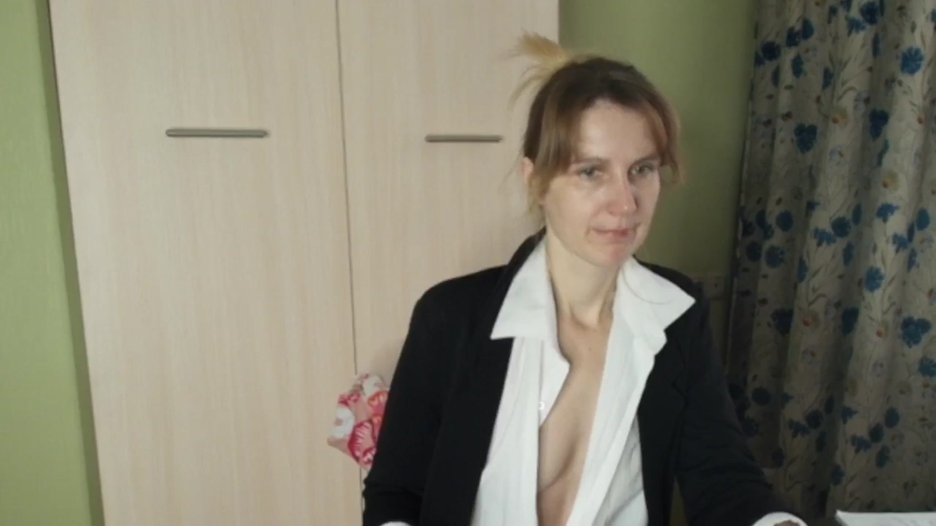 Gallery image thumbnail from HalynatheBest's myfreecams stream on, 03/04/2026, 08:10 image 10 of 20