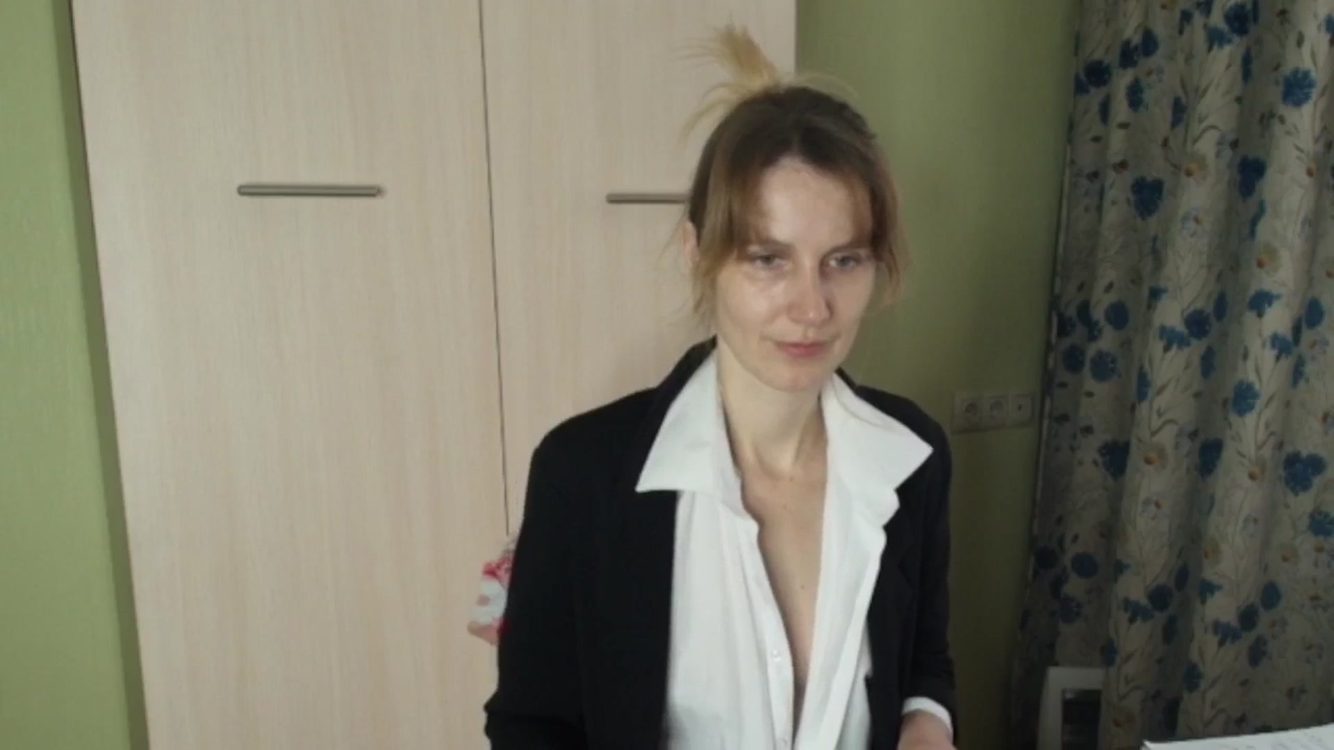 Gallery image thumbnail from HalynatheBest's myfreecams stream on, 03/04/2026, 08:10 image 8 of 20