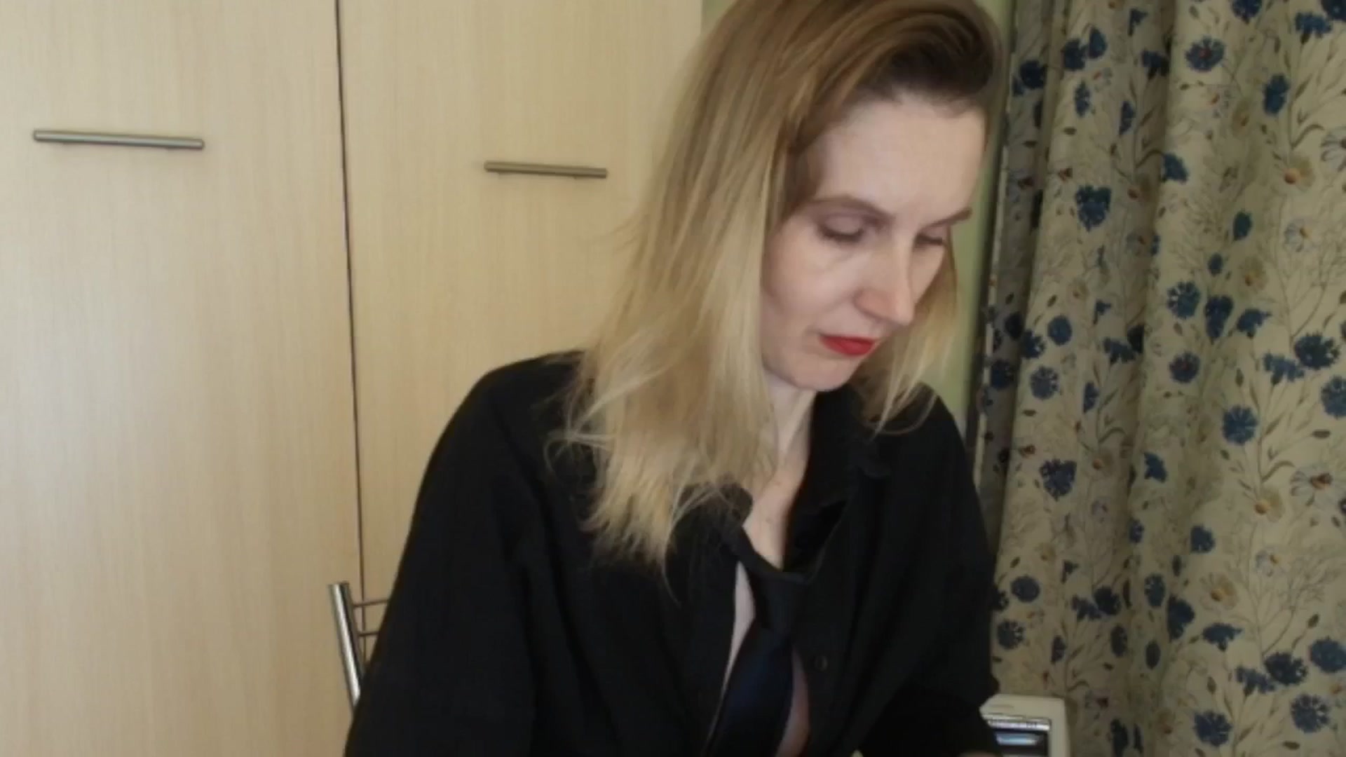 Gallery image thumbnail from HalynatheBest's myfreecams stream on, 04/07/2026, 20:04 image 12 of 20