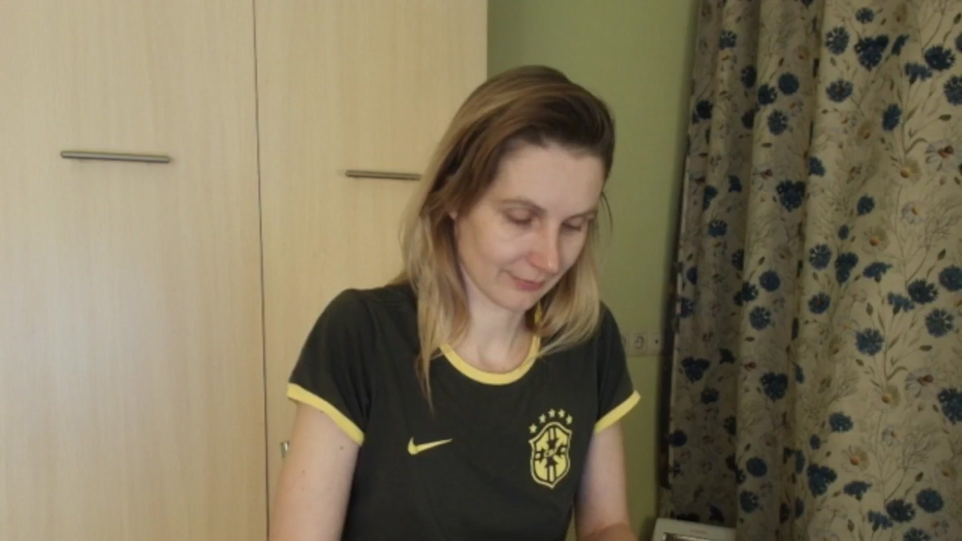 Gallery image thumbnail from HalynatheBest's myfreecams stream on, 04/17/2026, 21:06 image 9 of 20
