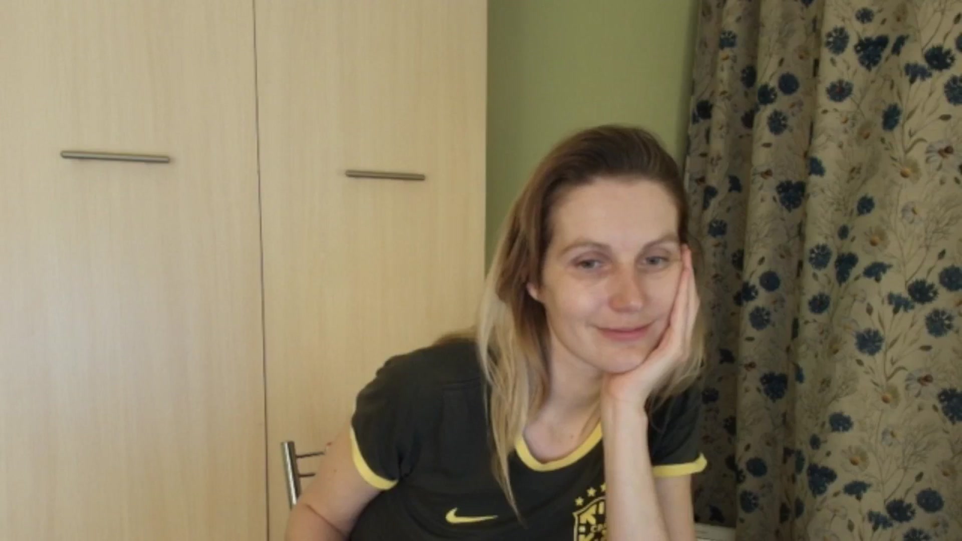 Gallery image thumbnail from HalynatheBest's myfreecams stream on, 04/17/2026, 21:06 image 7 of 20