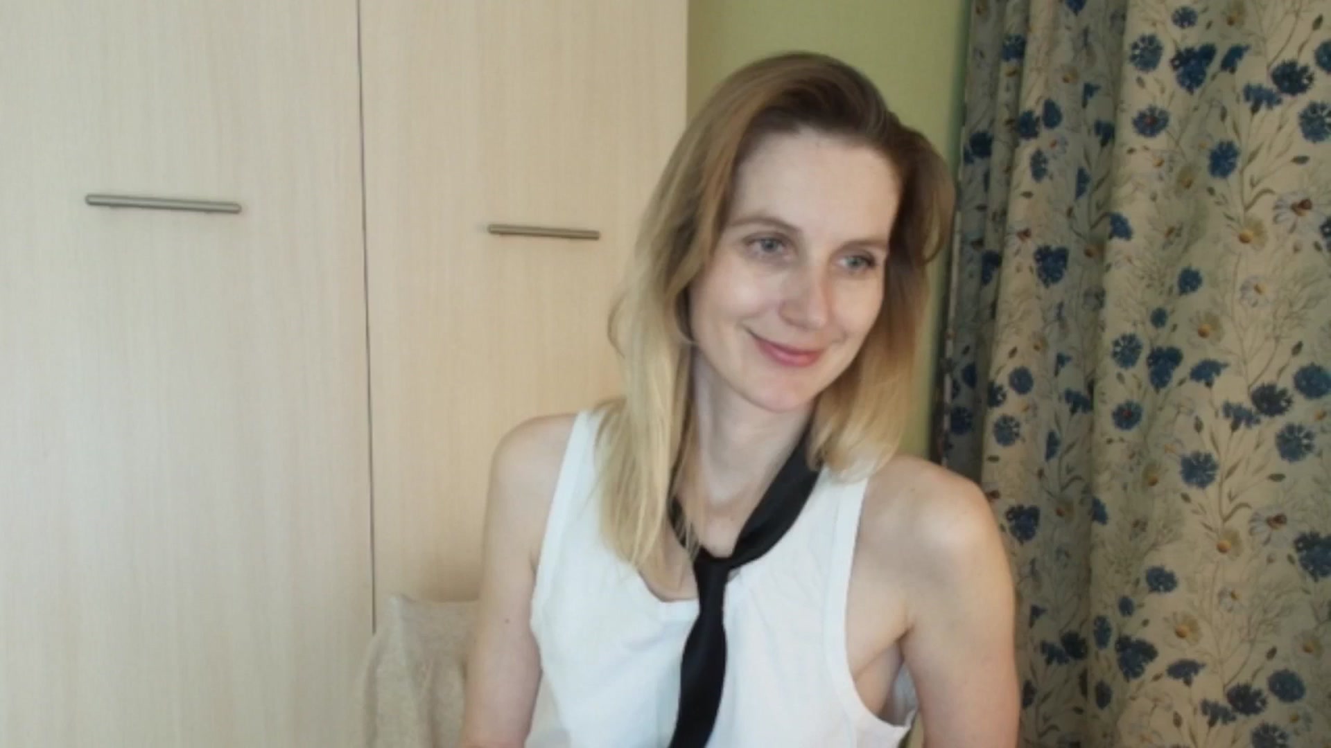 Gallery image thumbnail from HalynatheBest's myfreecams stream on, 04/18/2026, 20:48 image 16 of 20