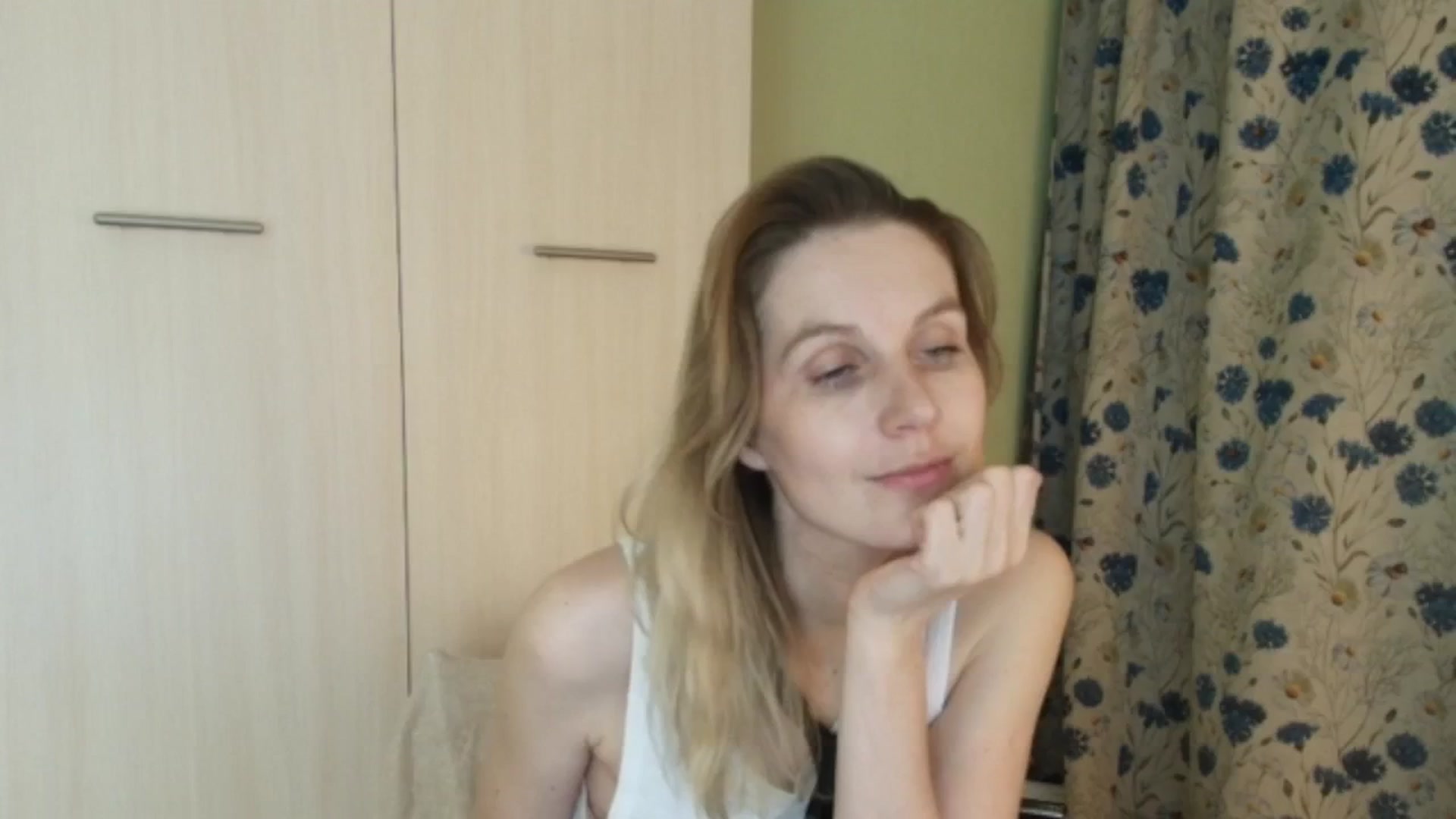Gallery image thumbnail from HalynatheBest's myfreecams stream on, 04/18/2026, 20:48 image 9 of 20