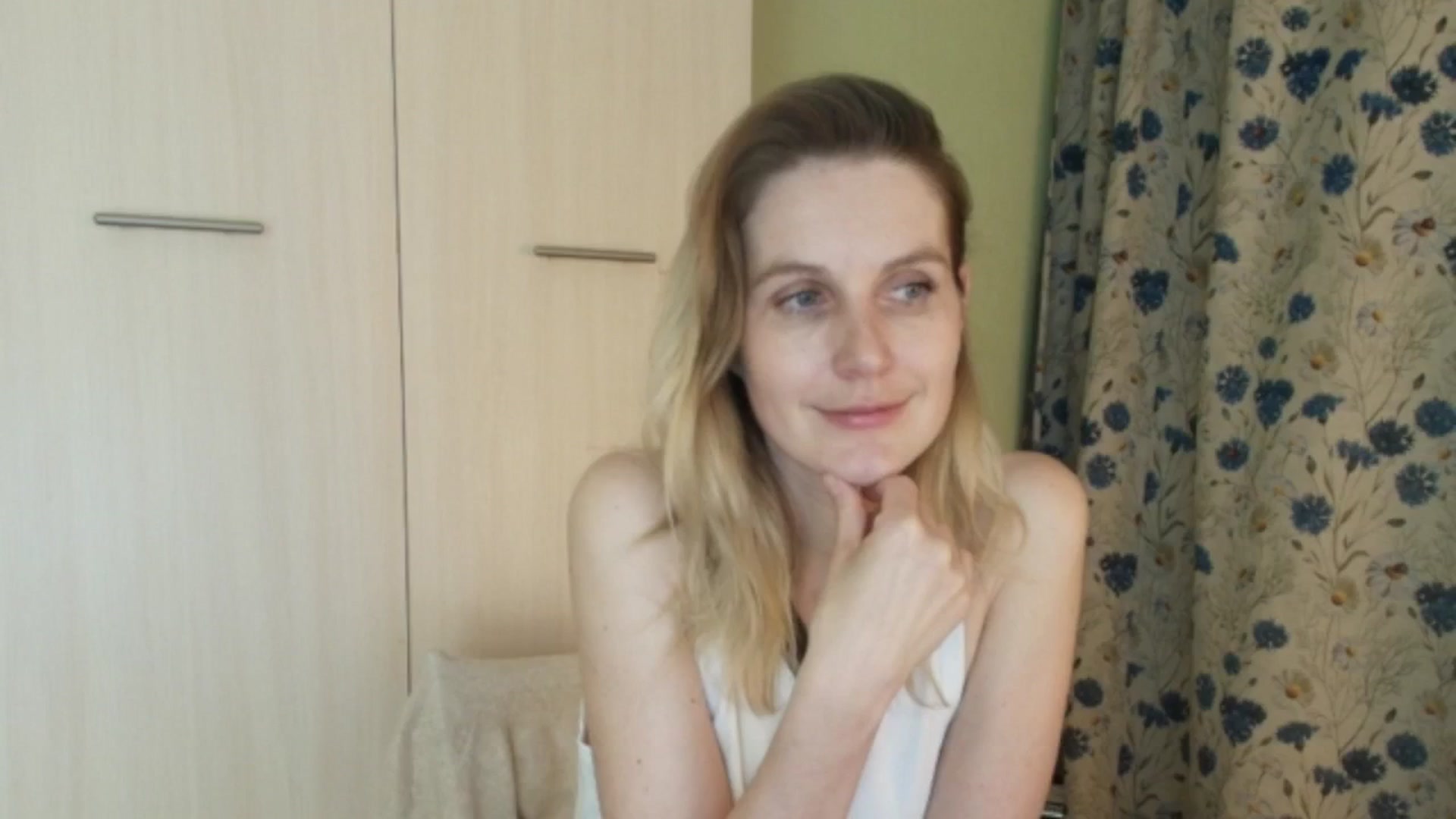 Gallery image thumbnail from HalynatheBest's myfreecams stream on, 04/18/2026, 20:48 image 6 of 20