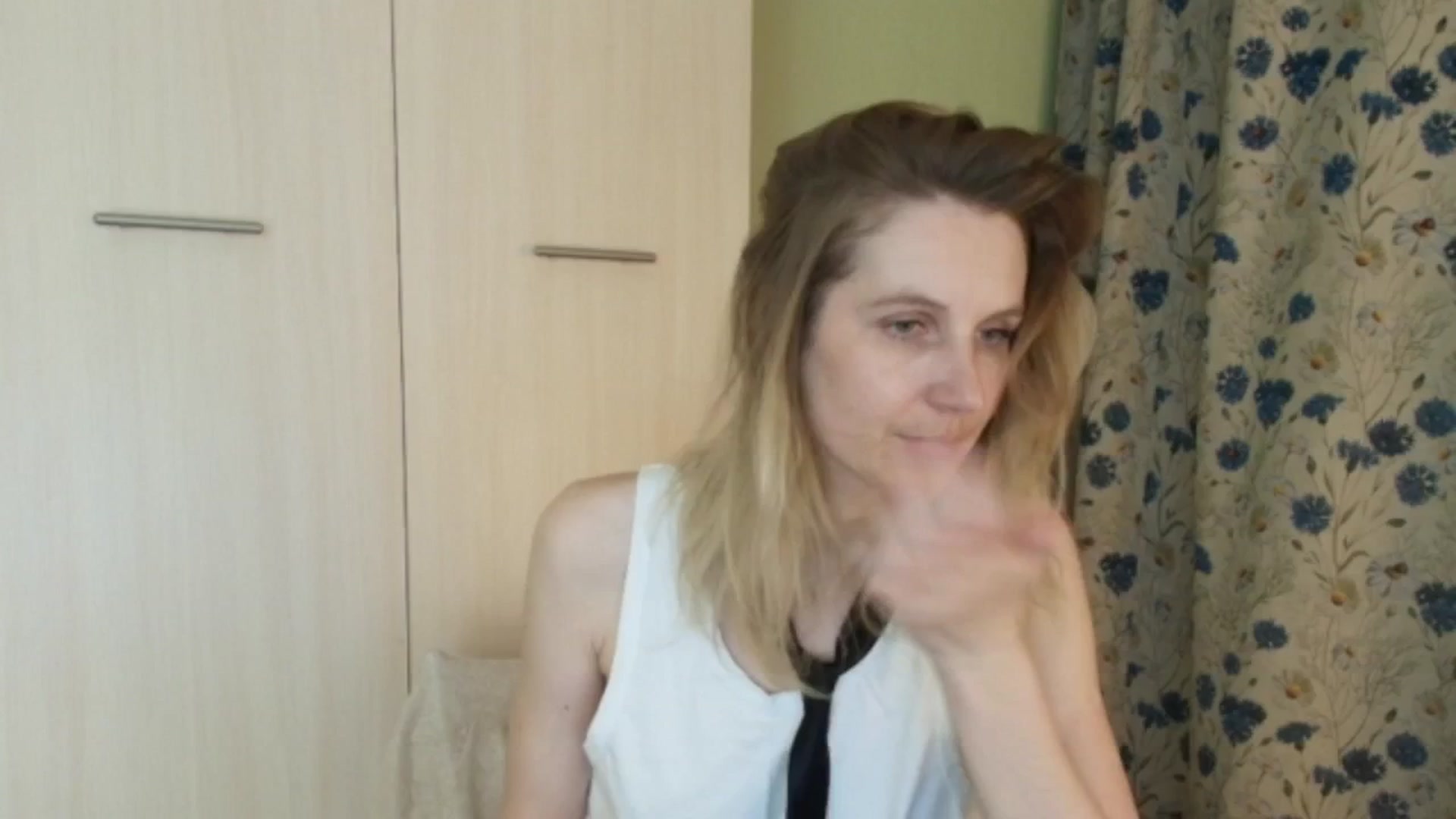 Gallery image thumbnail from HalynatheBest's myfreecams stream on, 04/18/2026, 20:48 image 18 of 20