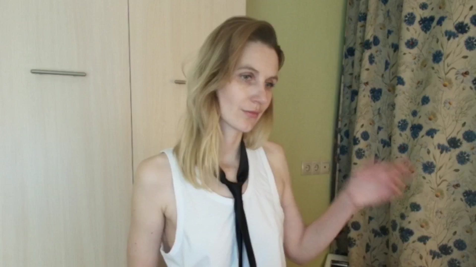 Gallery image thumbnail from HalynatheBest's myfreecams stream on, 04/18/2026, 20:48 image 12 of 20