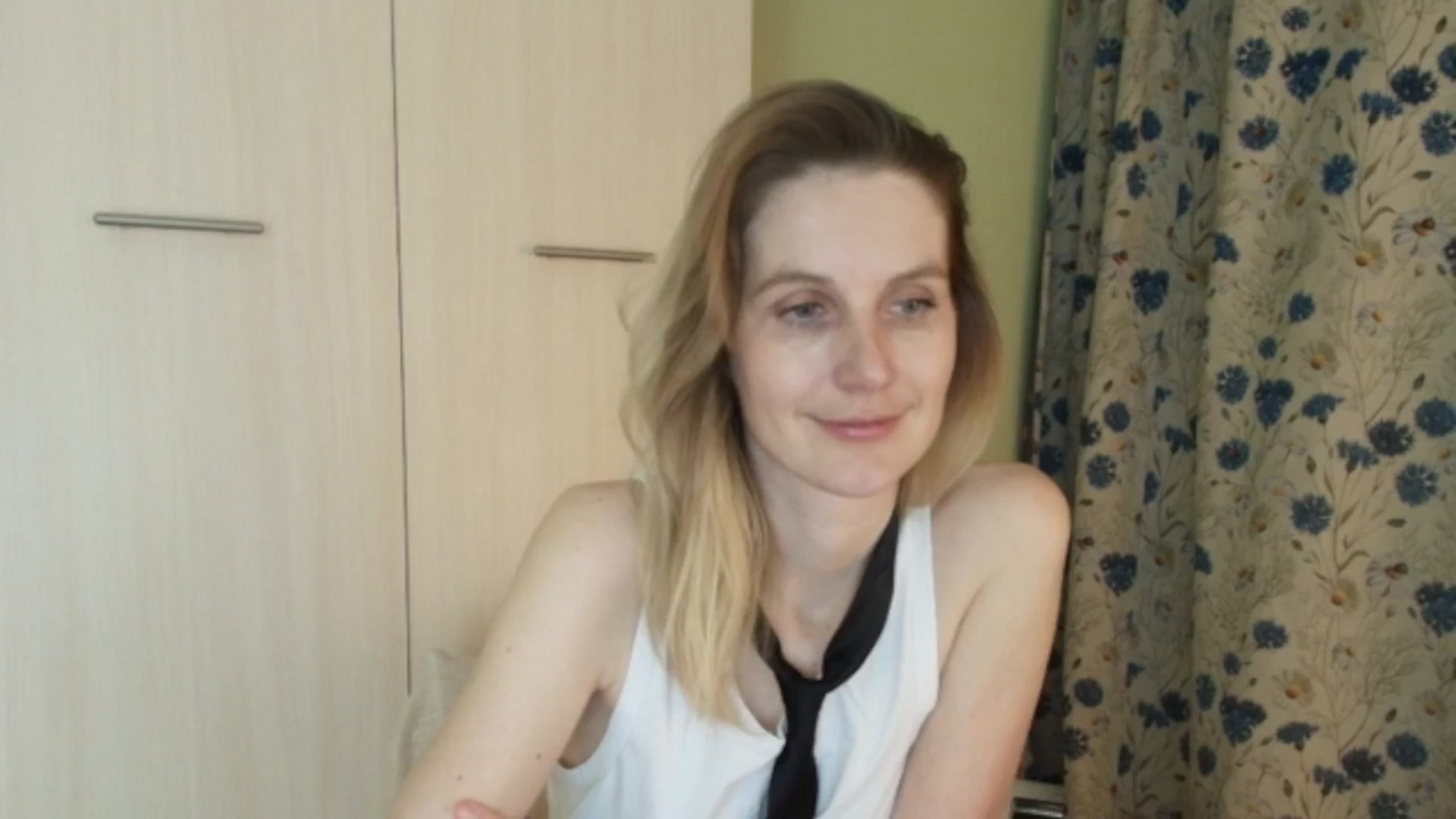 Gallery image thumbnail from HalynatheBest's myfreecams stream on, 04/18/2026, 20:48 image 11 of 20
