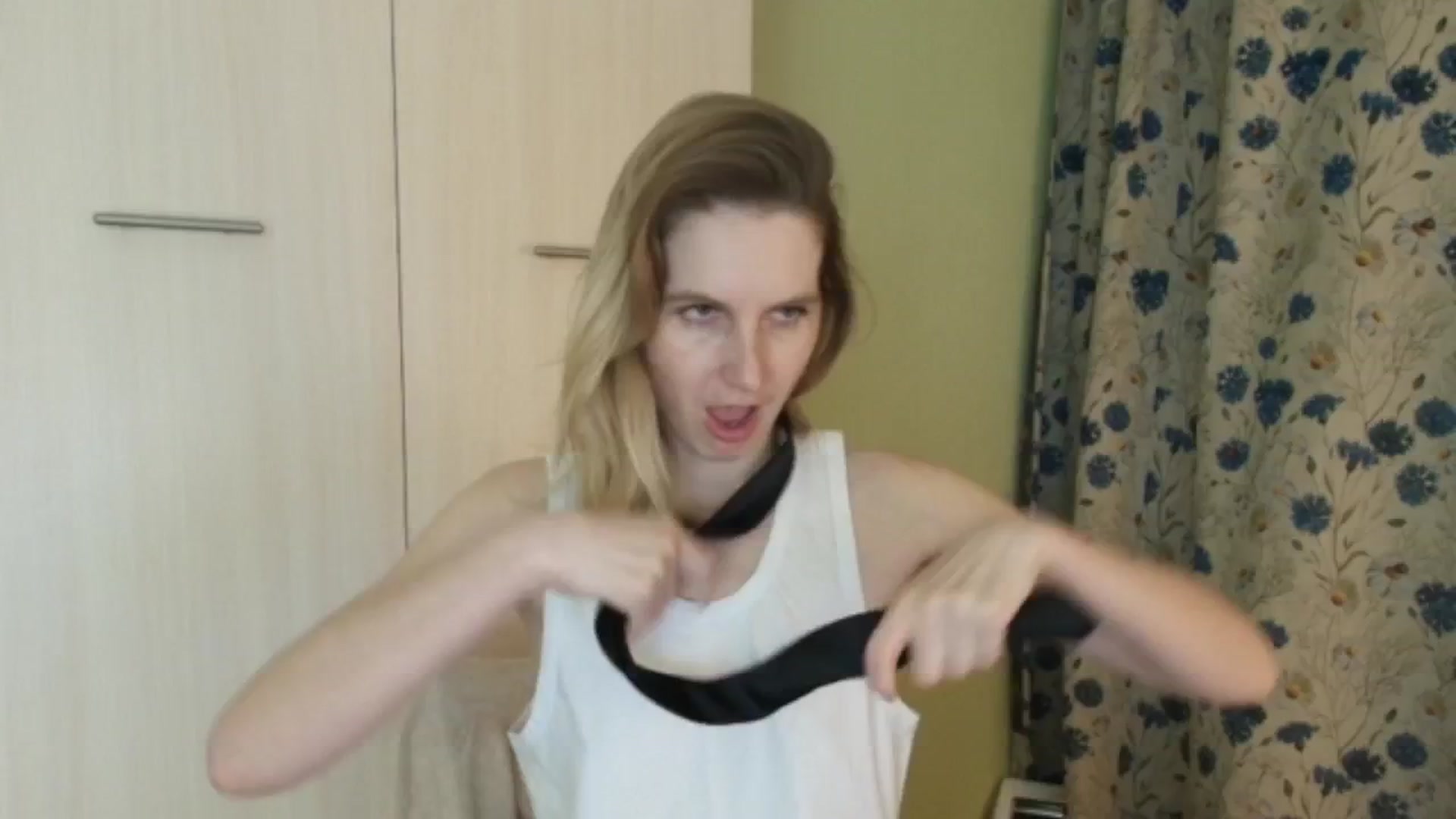 Gallery image thumbnail from HalynatheBest's myfreecams stream on, 04/18/2026, 20:48 image 20 of 20