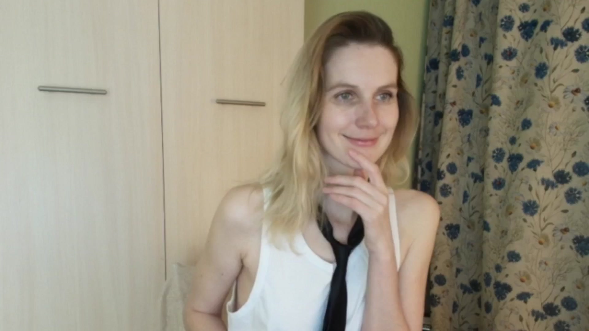 Gallery image thumbnail from HalynatheBest's myfreecams stream on, 04/18/2026, 20:48 image 3 of 20