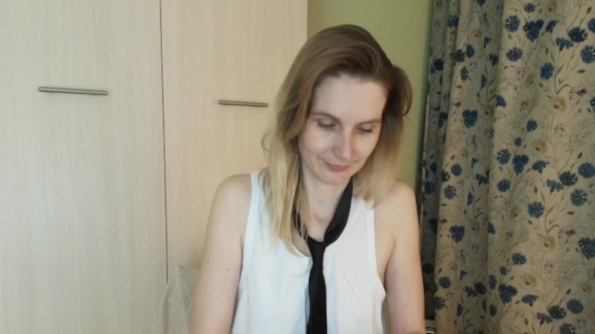 Gallery image thumbnail from HalynatheBest's myfreecams stream on, 04/18/2026, 20:48 image 15 of 20