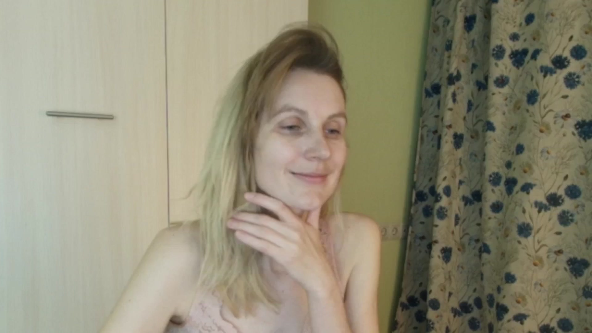 Gallery image thumbnail from HalynatheBest's myfreecams stream on, 04/21/2026, 20:19 image 19 of 20