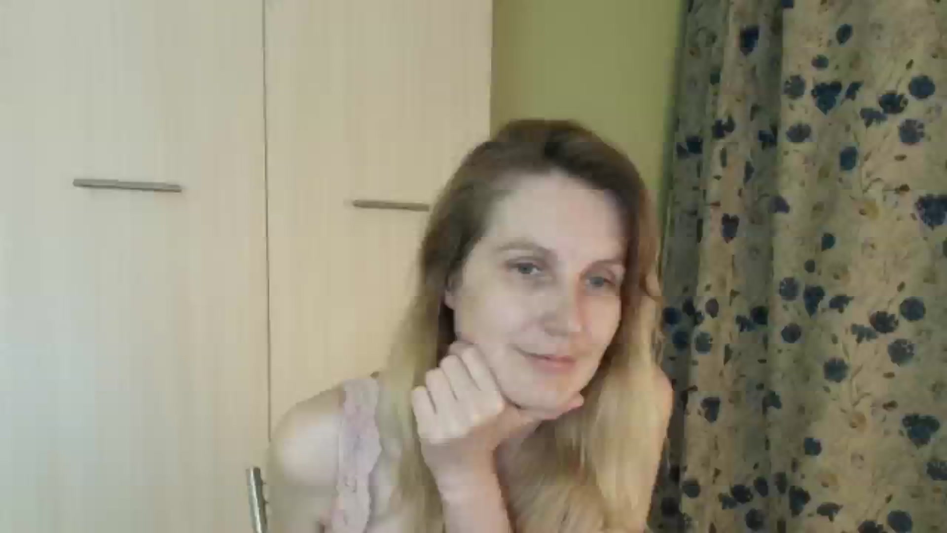 Gallery image thumbnail from HalynatheBest's myfreecams stream on, 04/21/2026, 20:19 image 5 of 20