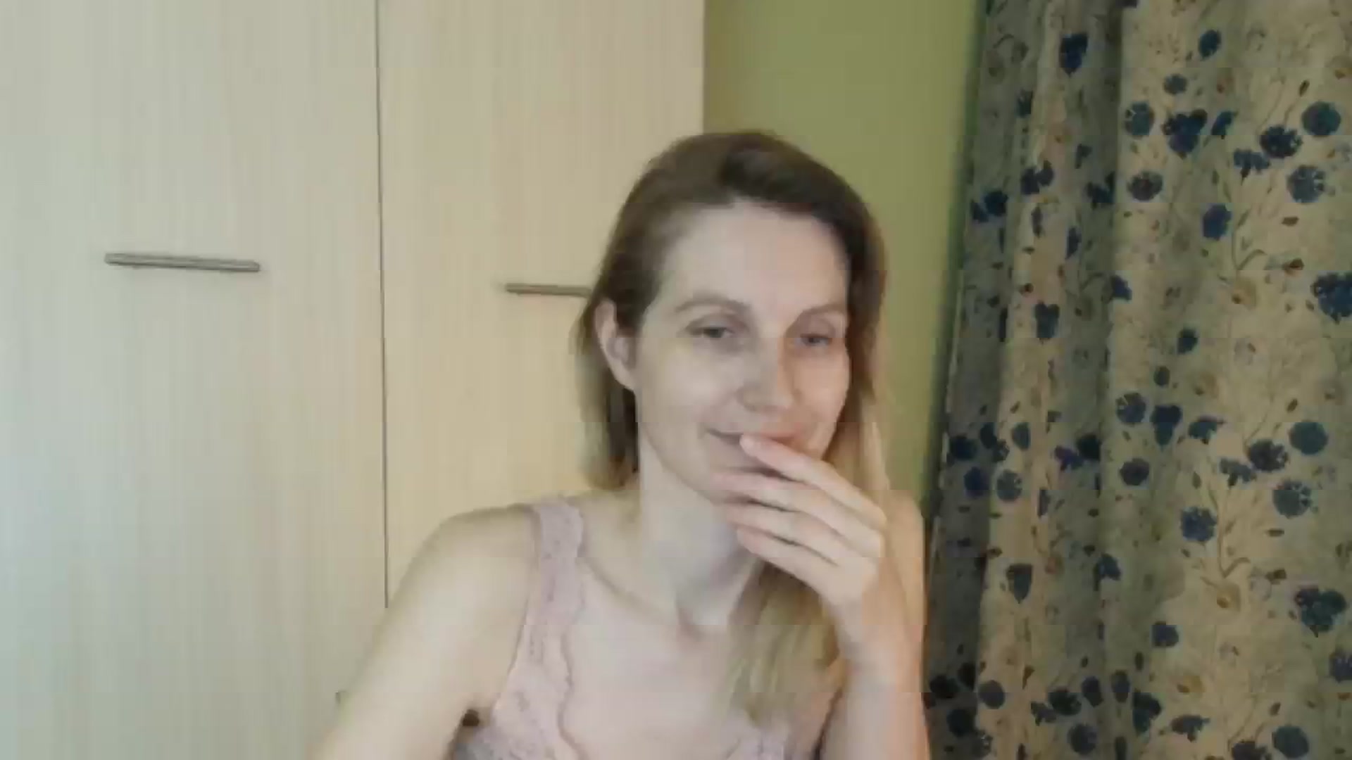 Gallery image thumbnail from HalynatheBest's myfreecams stream on, 04/21/2026, 20:19 image 14 of 20