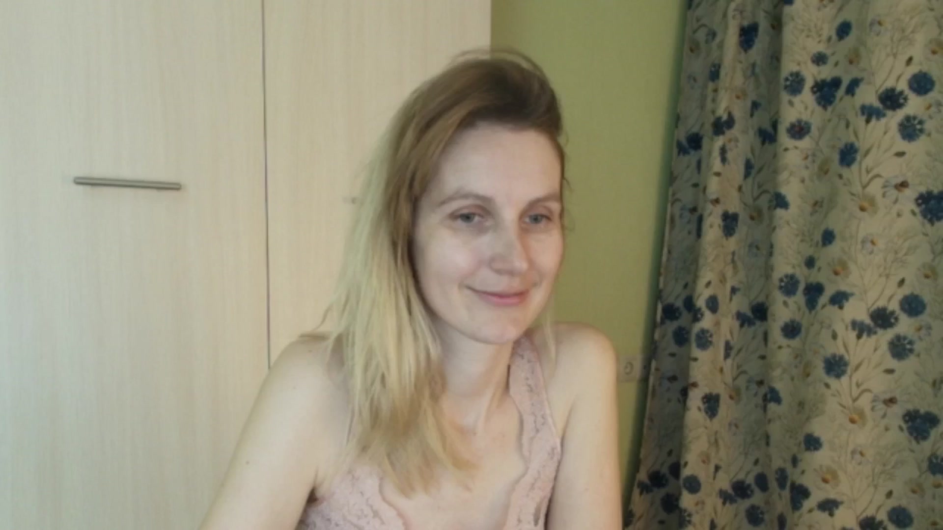 Gallery image thumbnail from HalynatheBest's myfreecams stream on, 04/21/2026, 20:19 image 18 of 20