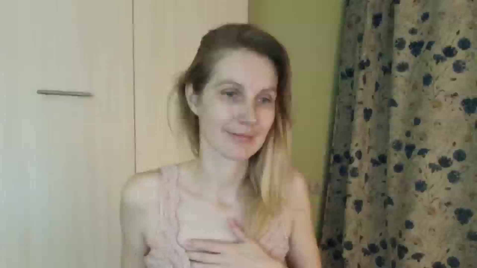 Gallery image thumbnail from HalynatheBest's myfreecams stream on, 04/21/2026, 20:19 image 1 of 20