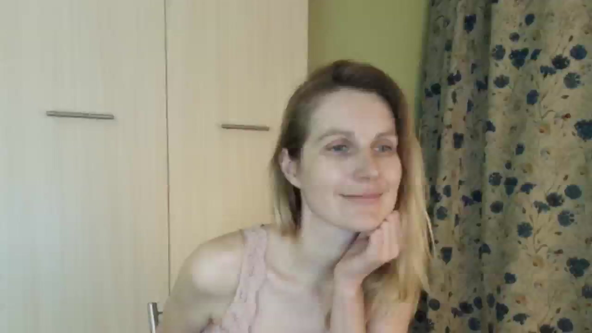 Gallery image thumbnail from HalynatheBest's myfreecams stream on, 04/21/2026, 20:19 image 15 of 20