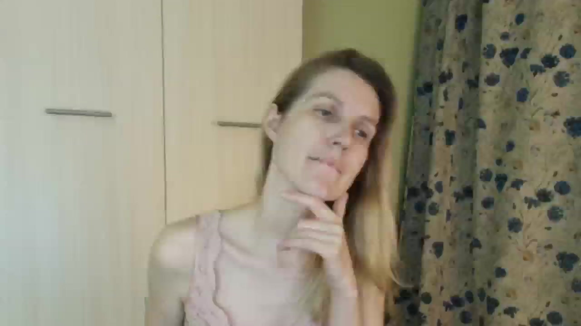 Gallery image thumbnail from HalynatheBest's myfreecams stream on, 04/21/2026, 20:19 image 13 of 20