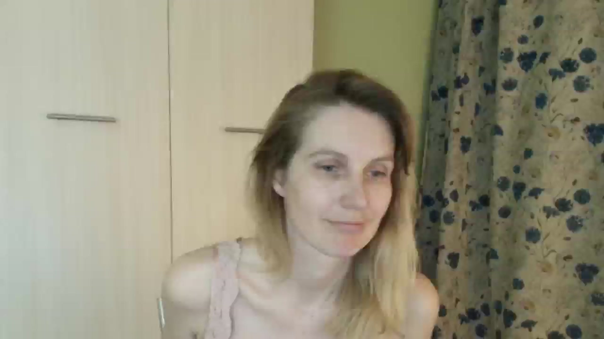 Gallery image thumbnail from HalynatheBest's myfreecams stream on, 04/21/2026, 20:19 image 3 of 20