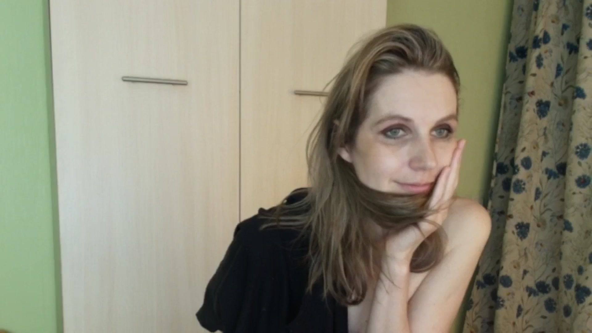 Gallery image thumbnail from HalynatheBest's myfreecams stream on, 04/25/2026, 19:59 image 16 of 20