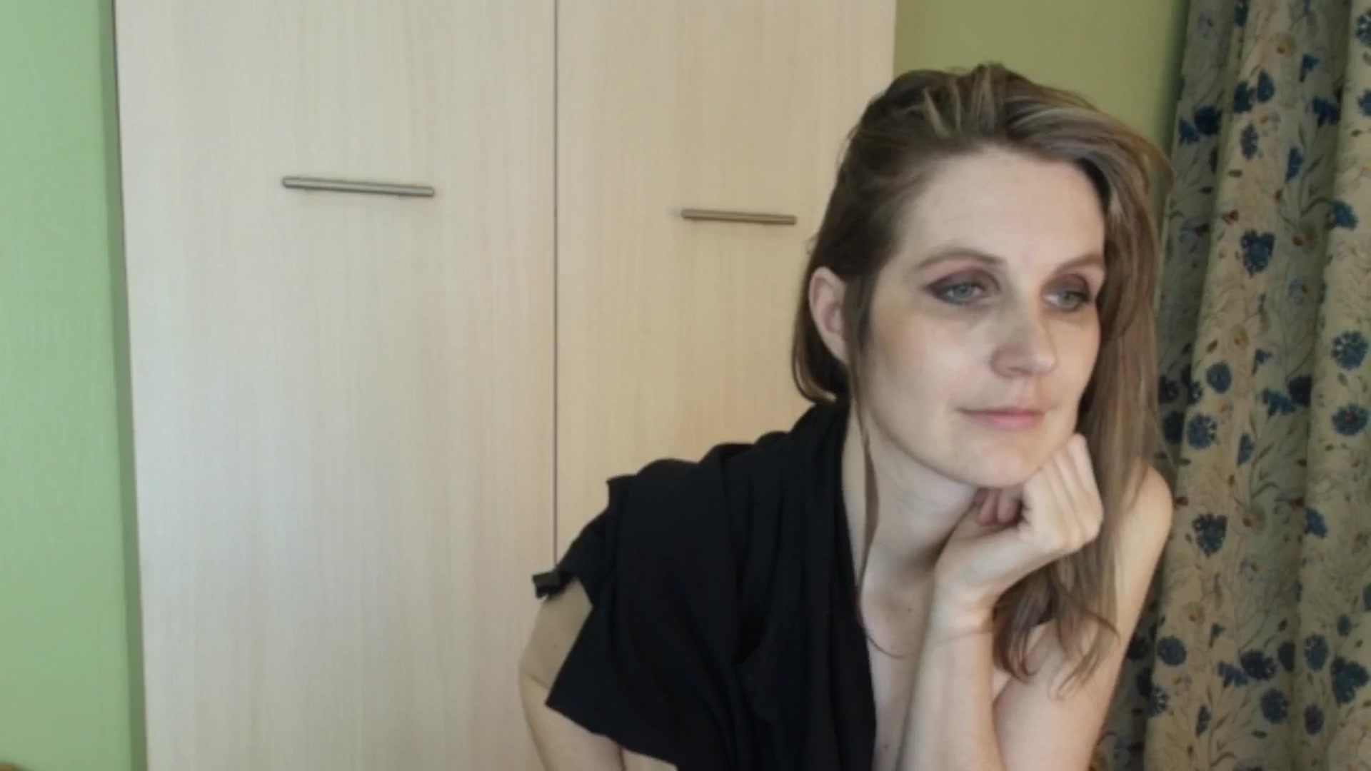 Gallery image thumbnail from HalynatheBest's myfreecams stream on, 04/25/2026, 19:59 image 12 of 20