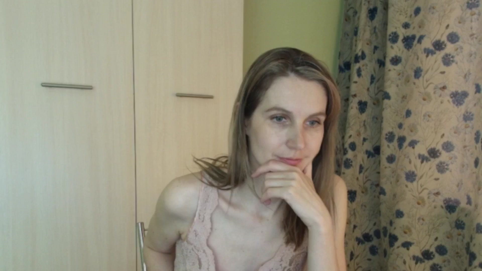 Gallery image thumbnail from HalynatheBest's myfreecams stream on, 04/28/2026, 12:21 image 12 of 20