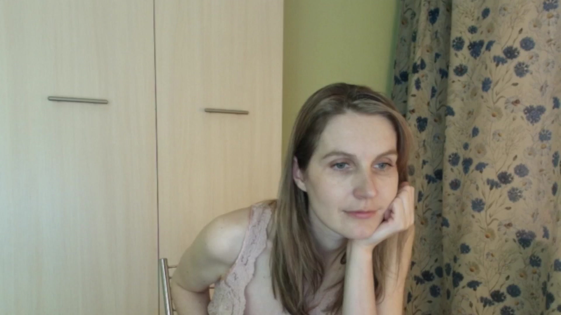 Gallery image thumbnail from HalynatheBest's myfreecams stream on, 04/28/2026, 12:21 image 4 of 20