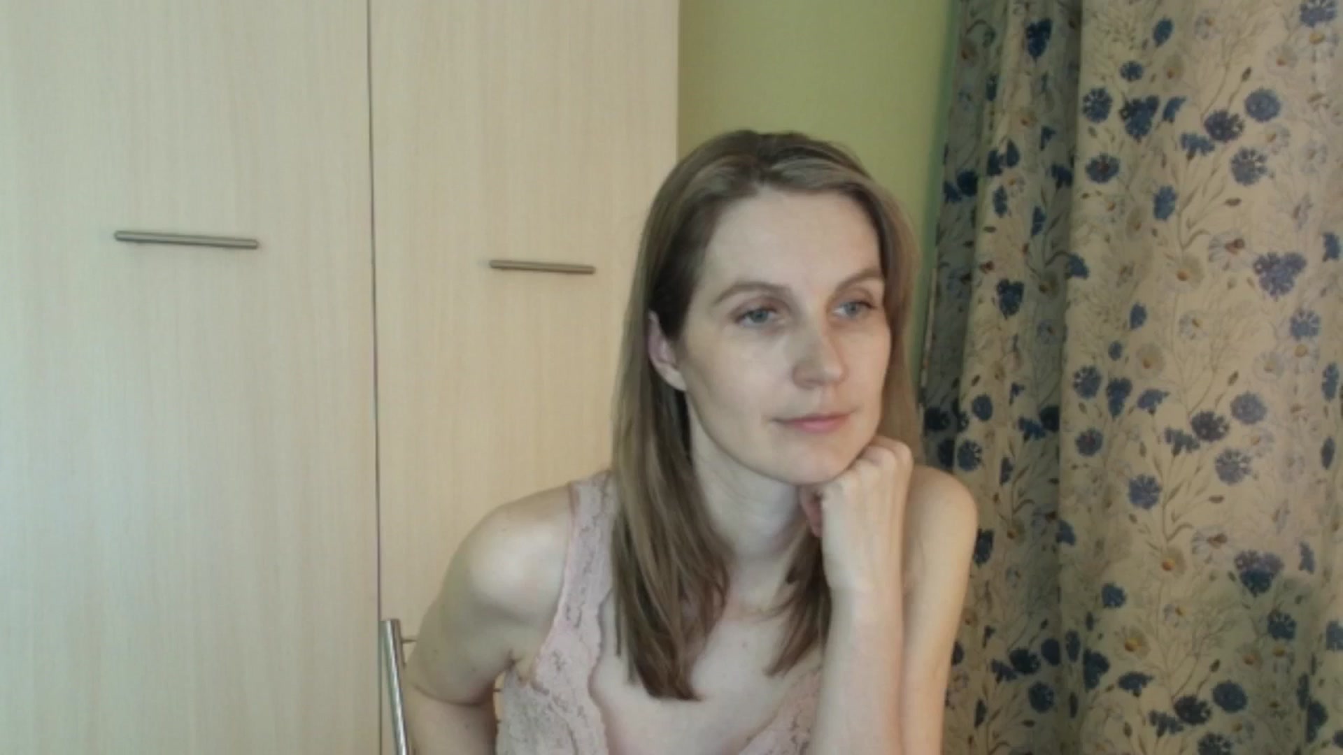 Gallery image thumbnail from HalynatheBest's myfreecams stream on, 04/28/2026, 12:21 image 7 of 20