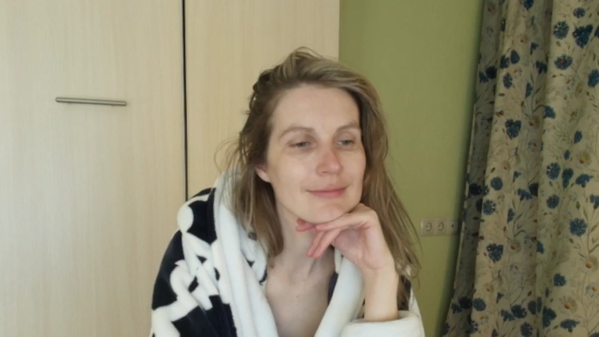 Gallery image thumbnail from HalynatheBest's myfreecams stream on, 05/03/2026, 20:22 image 8 of 20