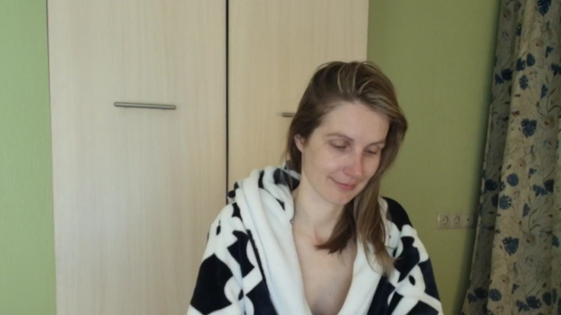 Gallery image thumbnail from HalynatheBest's myfreecams stream on, 05/03/2026, 20:22 image 1 of 20