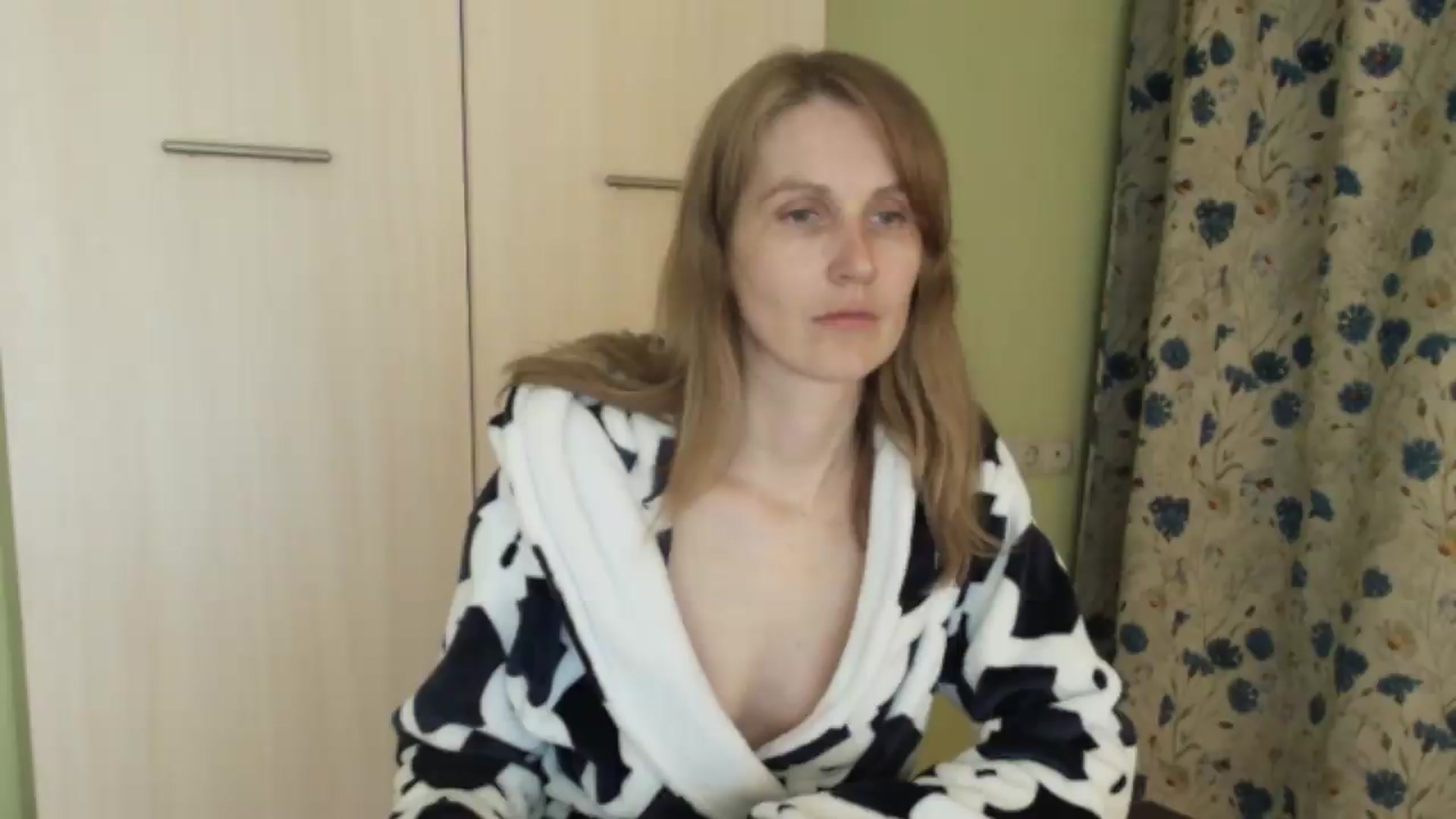 Gallery image thumbnail from HalynatheBest's myfreecams stream on, 05/05/2026, 20:46 image 18 of 20